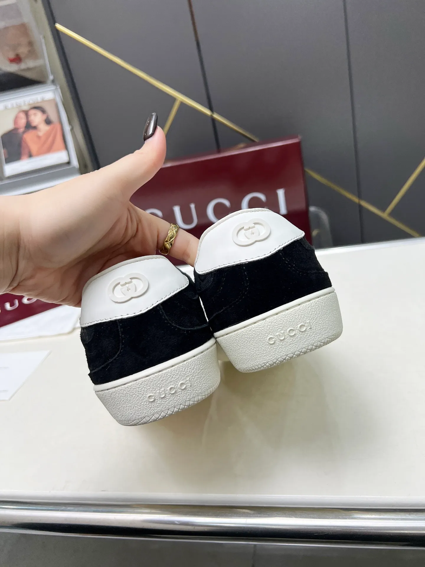 👟👟Ex-factory price 520👟👟 High version GUCCI's latest moral training shoes🔥🔥Double G leather with three-dimensional Gucci letters. The 3D effect creates a free flowing texture of the entire shoe, smooth line design. Light, comfortable and breathable, women's size 35-40, men's size 39-45